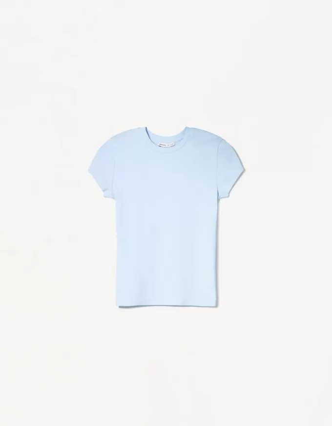 Short sleeve T-shirt with a scoop neck Short sleeve T-shirt with a scoop neck