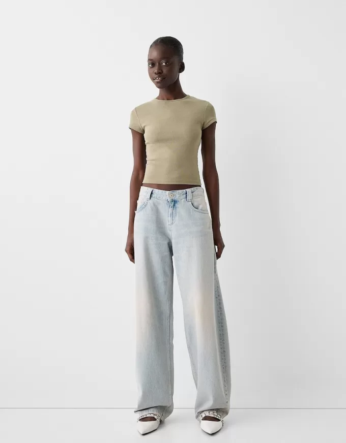 Short sleeve T-shirt with a scoop neck Short sleeve T-shirt with a scoop neck