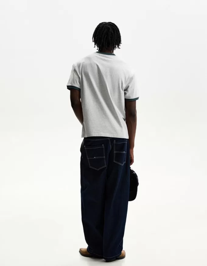 Short sleeve T-shirt with contrast print Short sleeve T-shirt with contrast print