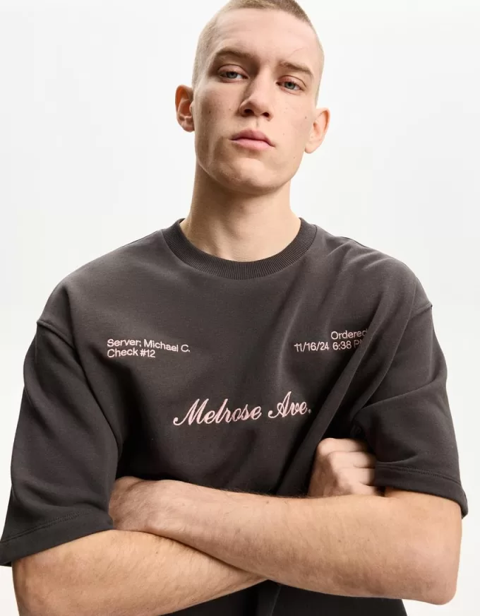 Short sleeve T-shirt with embroidery Short sleeve T-shirt with embroidery