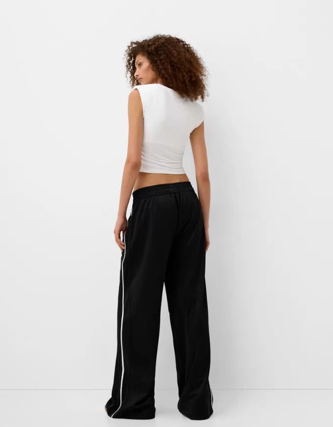 Short sleeve T-shirt with shoulder pads Short sleeve T-shirt with shoulder pads