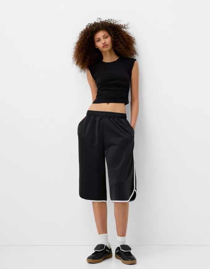 Short sleeve T-shirt with shoulder pads Short sleeve T-shirt with shoulder pads