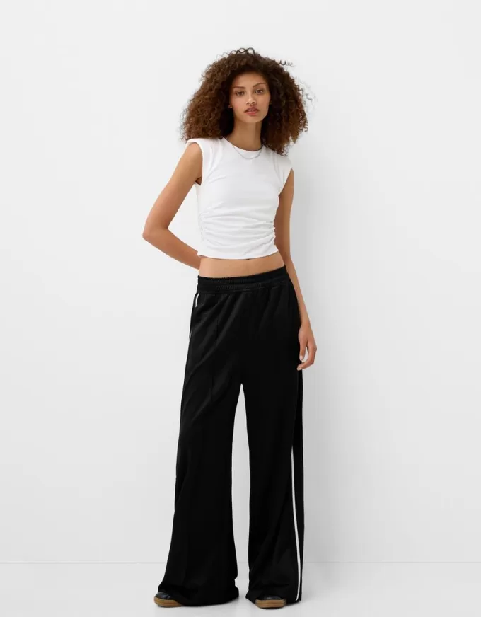 Short sleeve T-shirt with shoulder pads Short sleeve T-shirt with shoulder pads