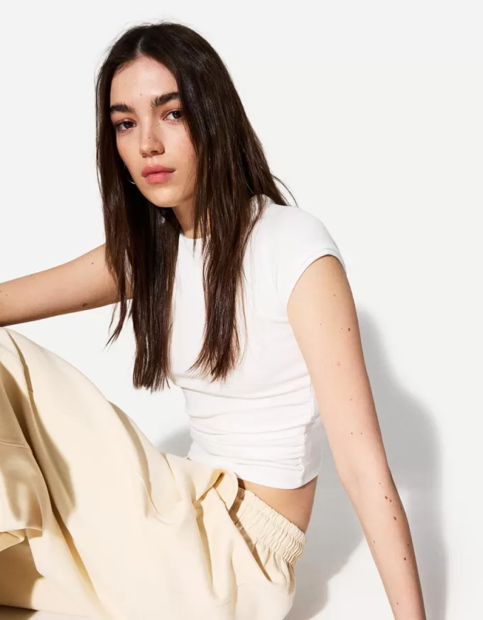 Short sleeve T-shirt with side gathering Short sleeve T-shirt with side gathering