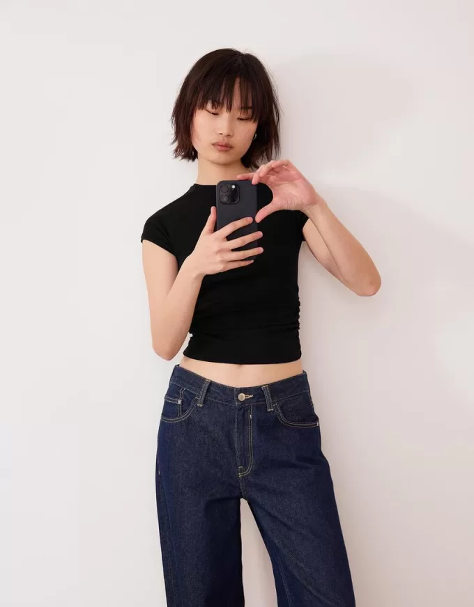 Short sleeve T-shirt with side gathering Short sleeve T-shirt with side gathering