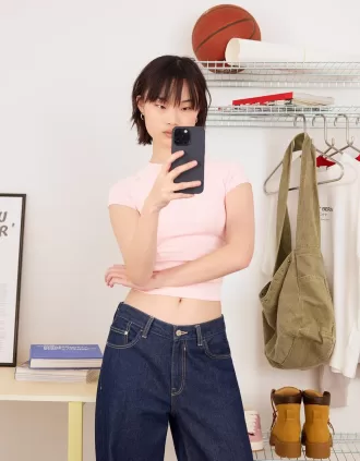 Short sleeve T-shirt with side gathering