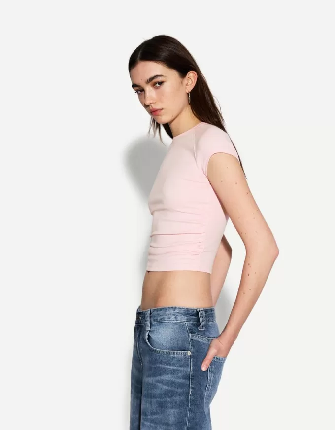 Short sleeve T-shirt with side gathering