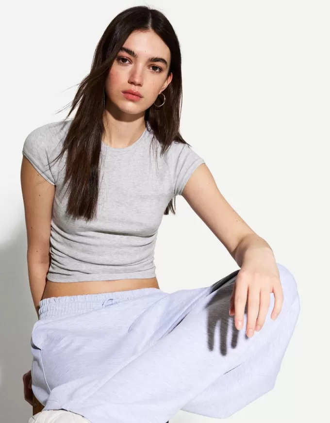 Short sleeve T-shirt with side gathering Short sleeve T-shirt with side gathering