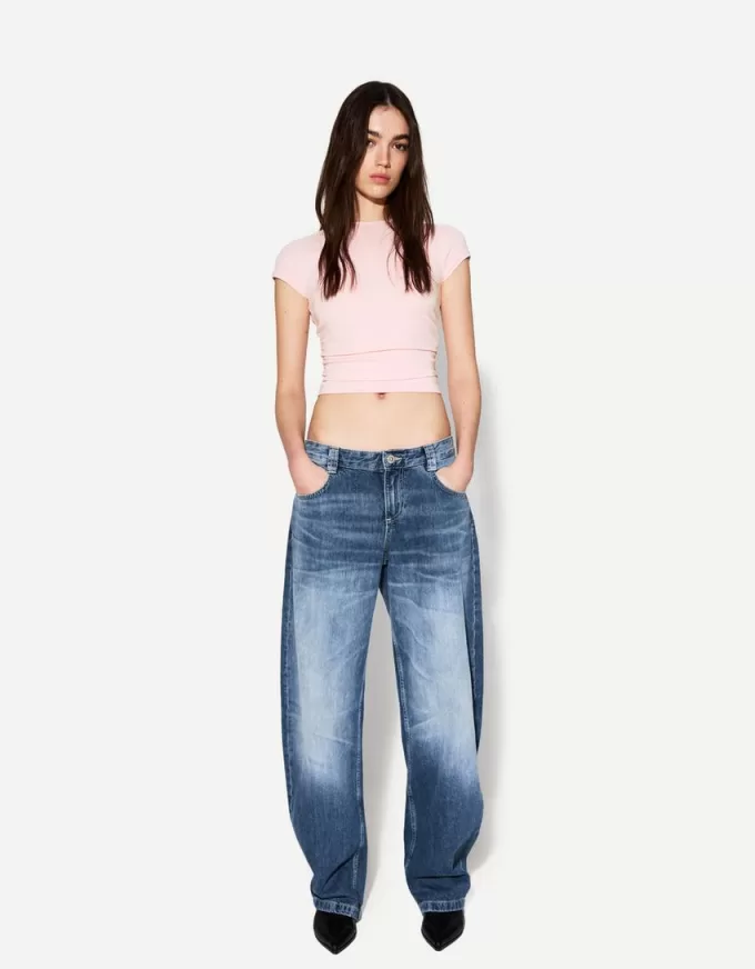 Short sleeve T-shirt with side gathering