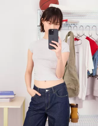 Short sleeve T-shirt with side gathering