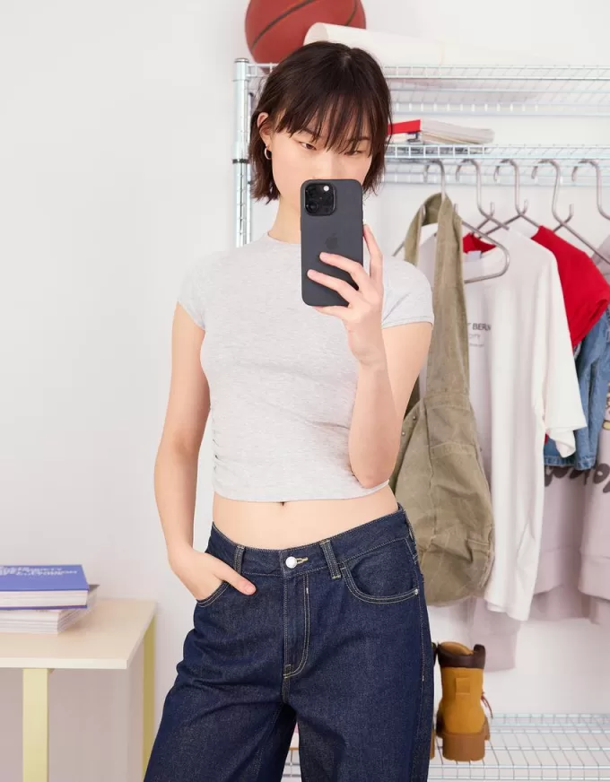 Short sleeve T-shirt with side gathering Short sleeve T-shirt with side gathering