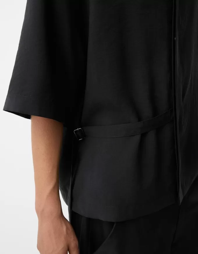 Short sleeve boxy fit crossed shirt with buckle Short sleeve boxy fit crossed shirt with buckle