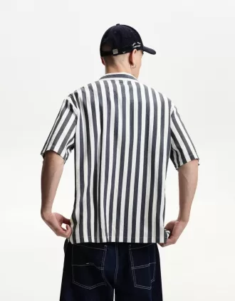 Short sleeve relaxed fit shirt