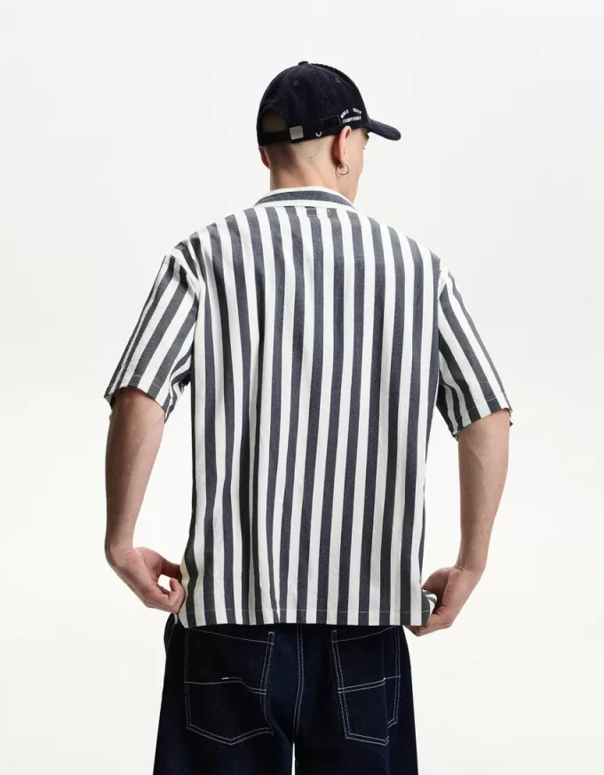 Short sleeve relaxed fit shirt