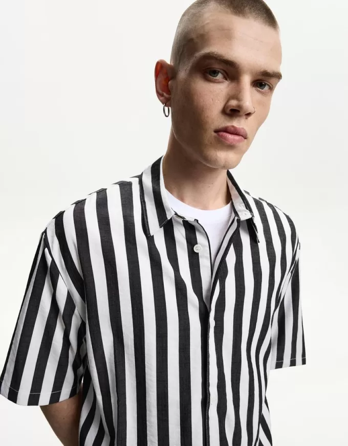 Short sleeve relaxed fit shirt Short sleeve relaxed fit shirt