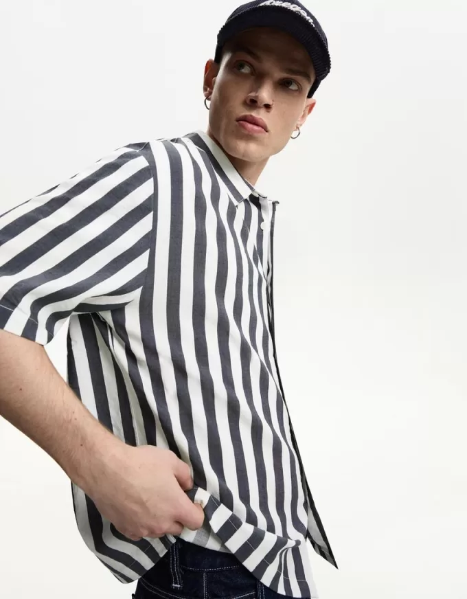 Short sleeve relaxed fit shirt