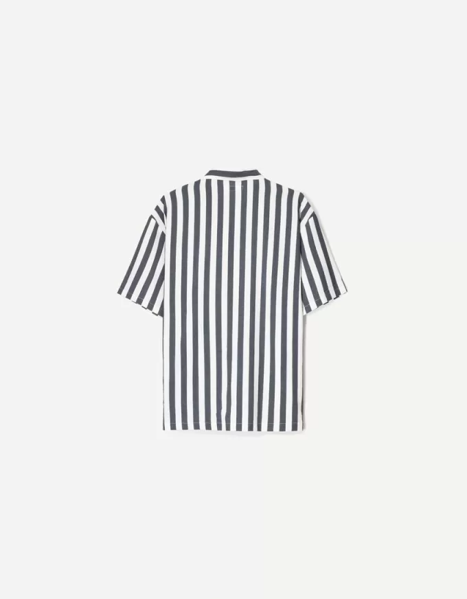 Short sleeve relaxed fit shirt