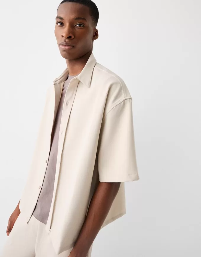 Short sleeve tailored boxy fit shirt