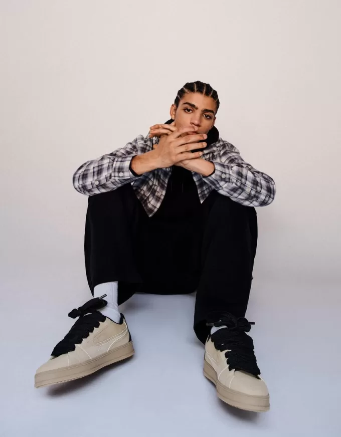 Skater sneakers with XL laces Skater sneakers with XL laces