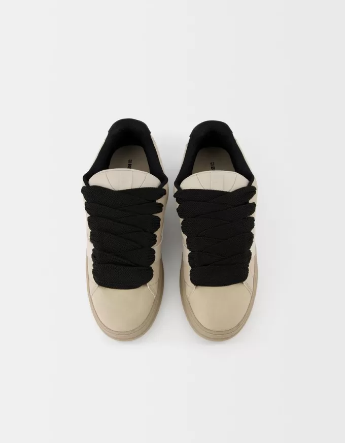 Skater sneakers with XL laces Skater sneakers with XL laces