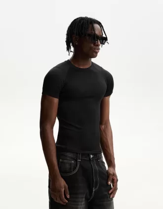 Slim-fit short sleeve T-shirt with seams