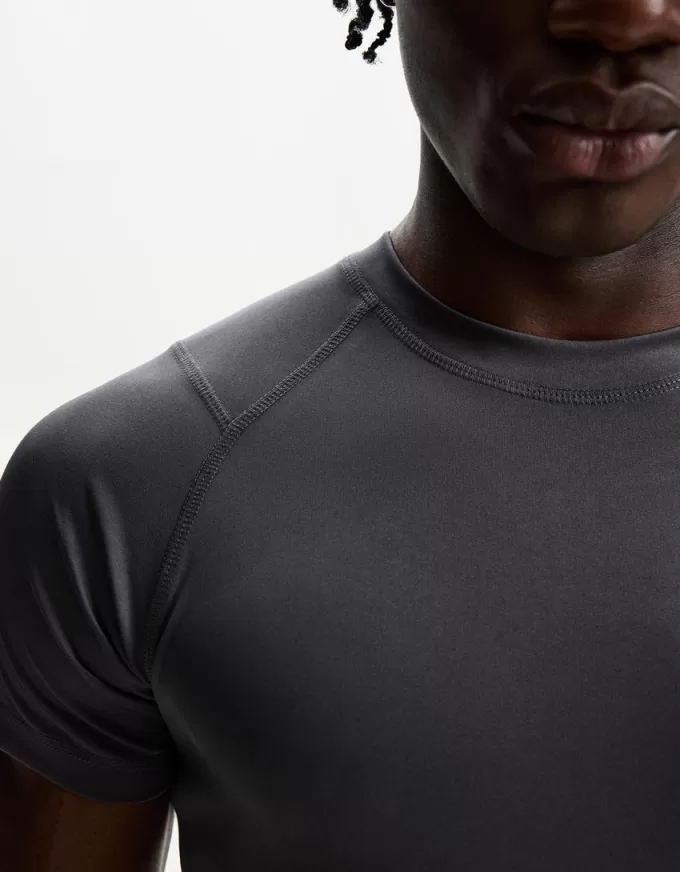 Slim-fit short sleeve T-shirt with seams