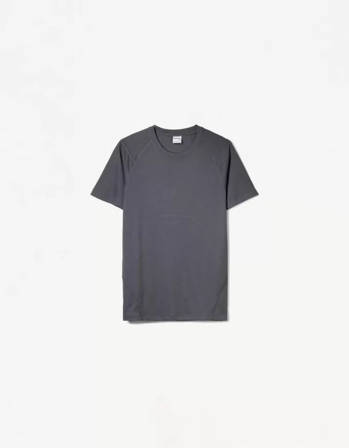 Slim-fit short sleeve T-shirt with seams