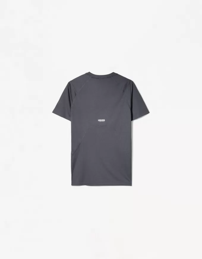 Slim-fit short sleeve T-shirt with seams