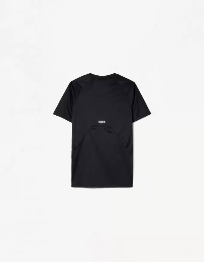 Slim-fit short sleeve T-shirt with seams Slim-fit short sleeve T-shirt with seams