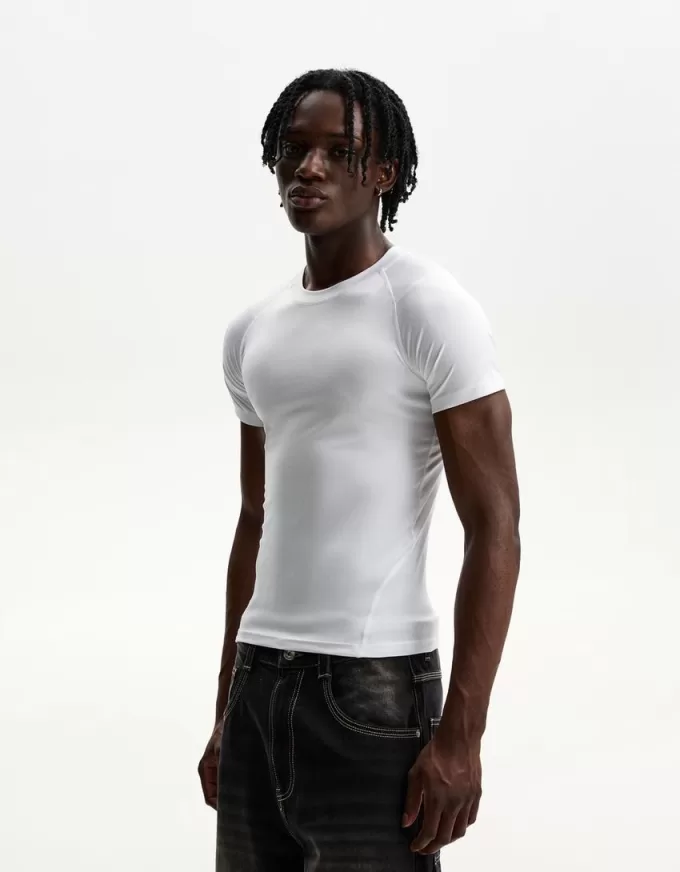 Slim-fit short sleeve T-shirt with seams