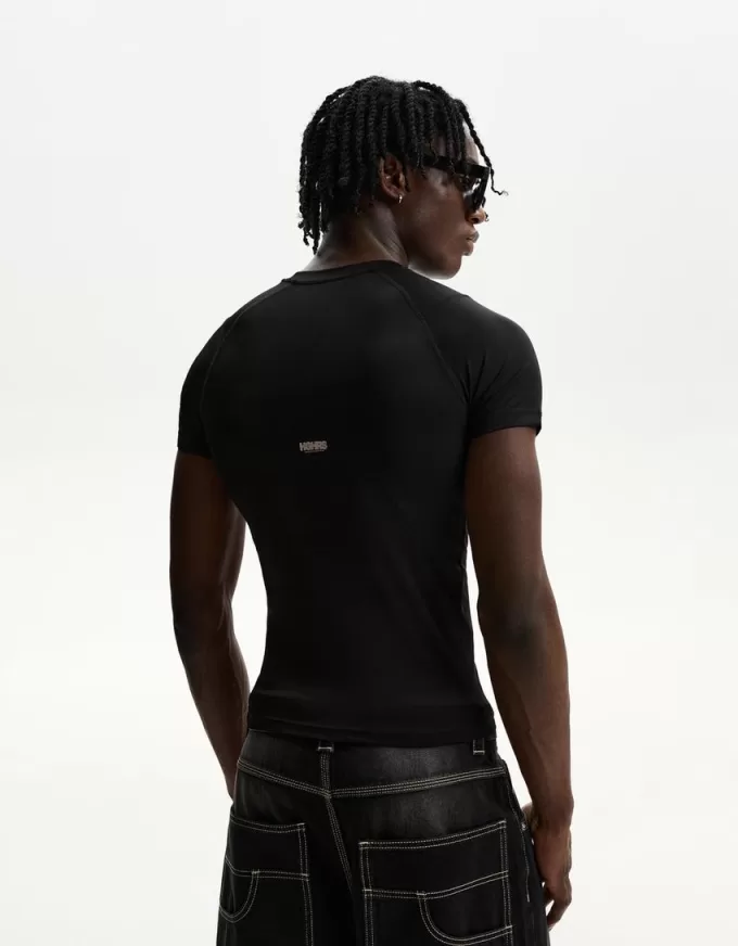 Slim-fit short sleeve T-shirt with seams Slim-fit short sleeve T-shirt with seams