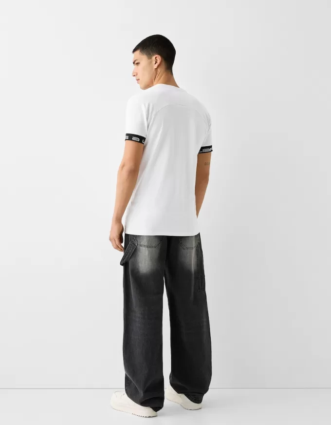 Slim-fit short sleeve T-shirt with stripe detail