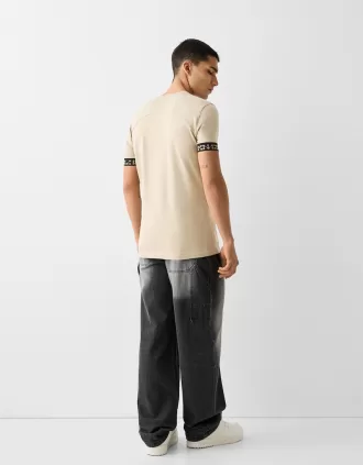 Slim-fit short sleeve T-shirt with stripe detail