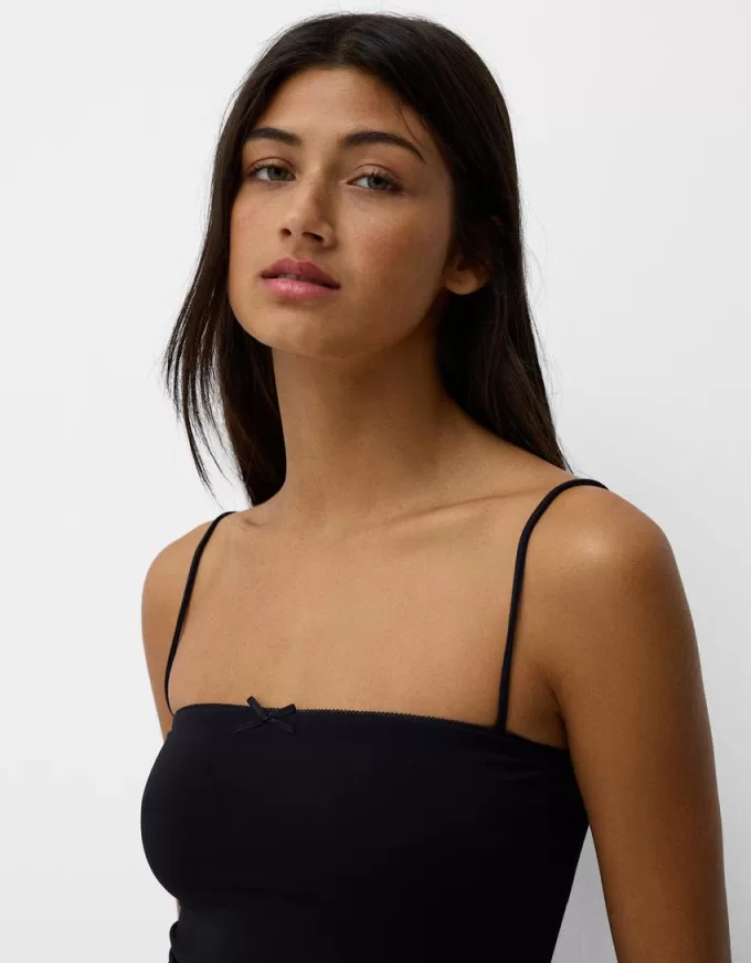 Strappy top with a bow detail