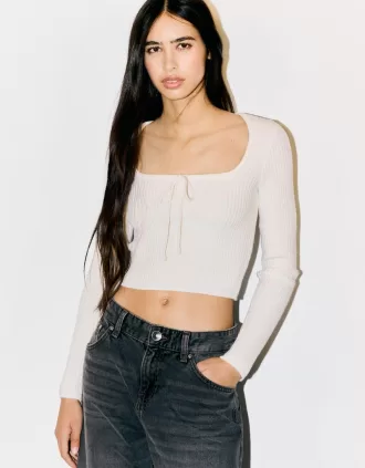 Sweater with a square neckline and bow