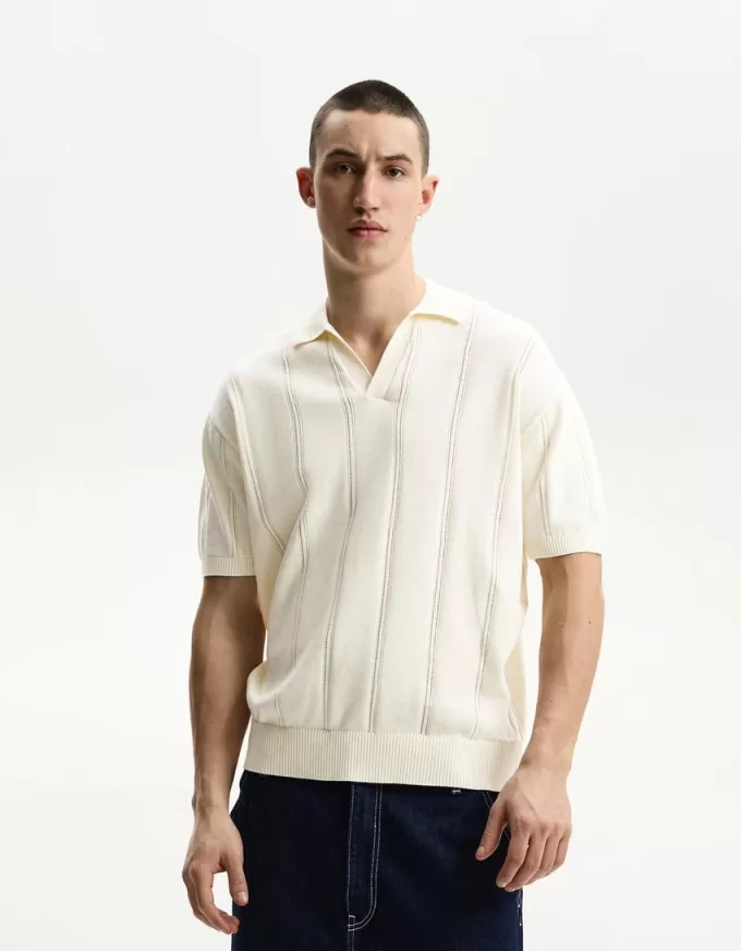 Textured short sleeve polo shirt