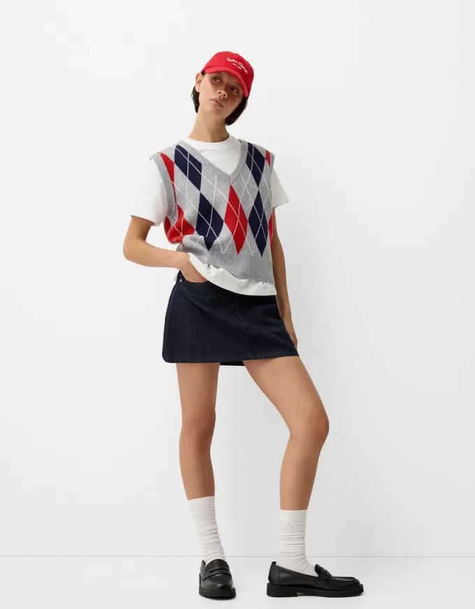 V-neck vest with argyle pattern V-neck vest with argyle pattern