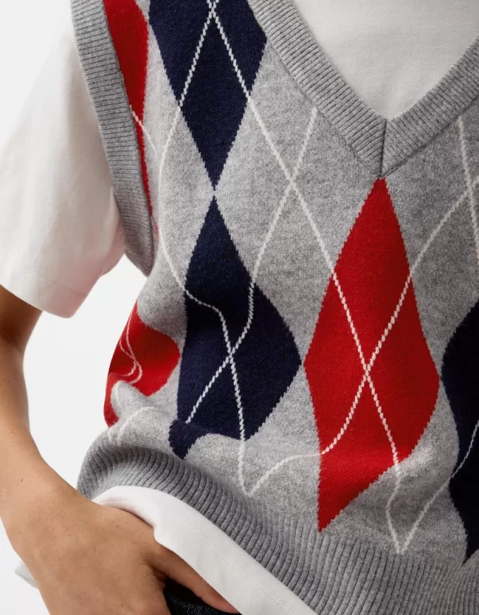 V-neck vest with argyle pattern V-neck vest with argyle pattern