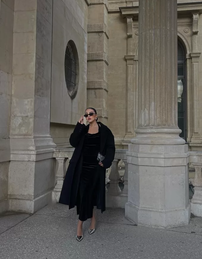 Velvet halter neck midi dress Velvet halter neck midi dress