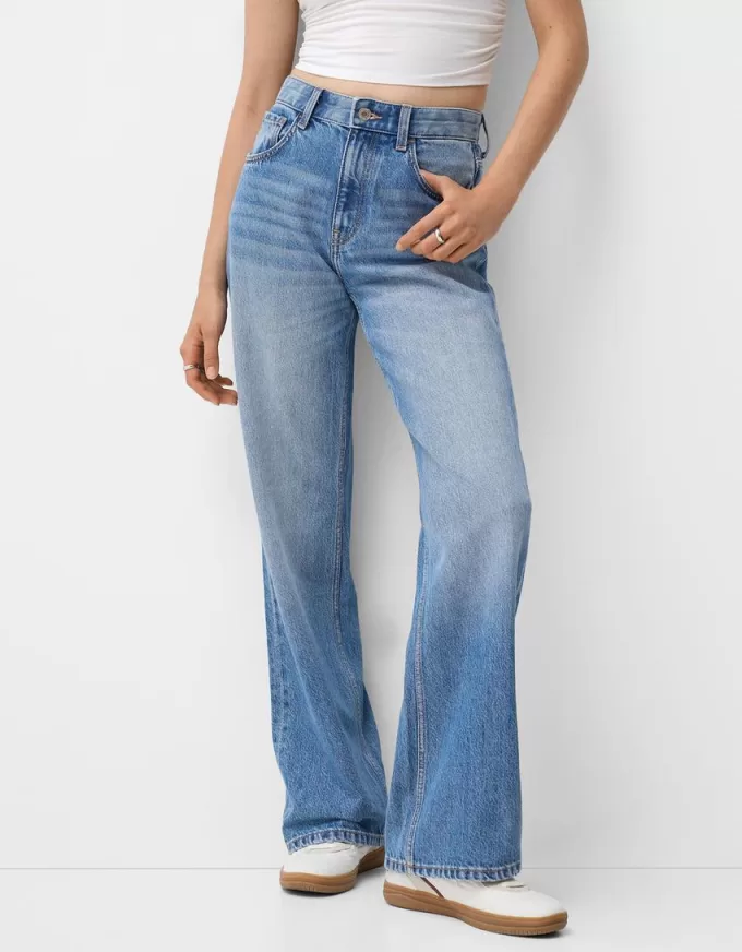 Wide-leg ’90s jeans Wide-leg ’90s jeans