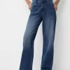 Wide-leg ’90s jeans Wide-leg ’90s jeans