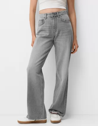 Wide-leg ’90s jeans