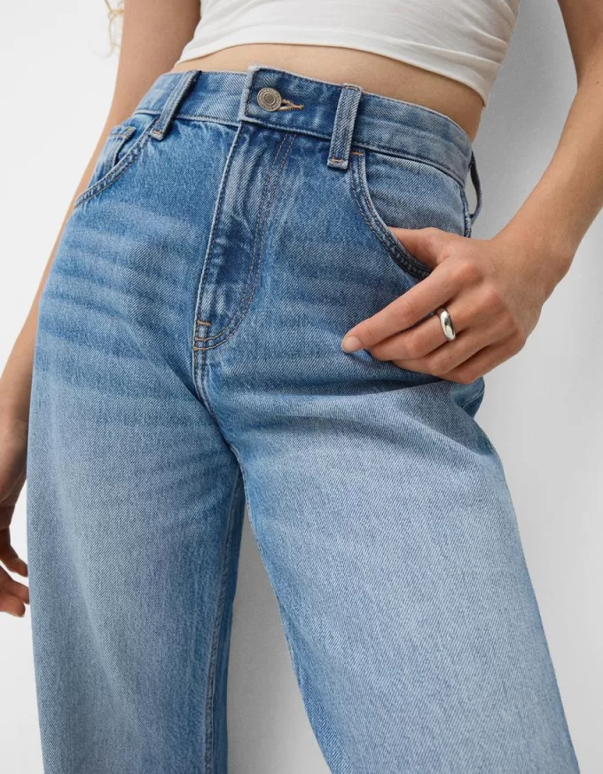 Wide-leg ’90s jeans Wide-leg ’90s jeans