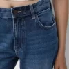 Wide-leg ’90s jeans Wide-leg ’90s jeans