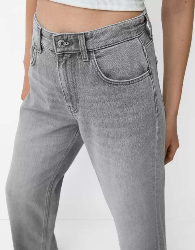 Wide-leg ’90s jeans Wide-leg ’90s jeans