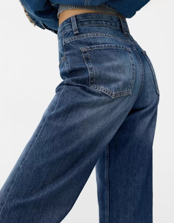 Wide-leg ’90s jeans Wide-leg ’90s jeans