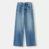 Wide-leg ’90s jeans Wide-leg ’90s jeans