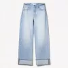Wide-leg ’90s jeans with turn-up hems Wide-leg ’90s jeans with turn-up hems