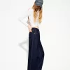 Wide-leg ’90s jeans with turn-up hems Wide-leg ’90s jeans with turn-up hems