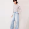 Wide-leg ’90s jeans with turn-up hems Wide-leg ’90s jeans with turn-up hems